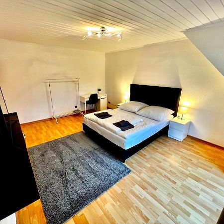 Praktisches Zimmer Im Grossen Haus Mit Garten Дюссельдорф Экстерьер фото