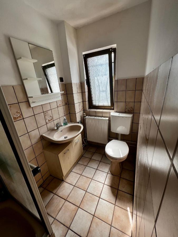 Praktisches Zimmer Im Grossen Haus Mit Garten Дюссельдорф Экстерьер фото