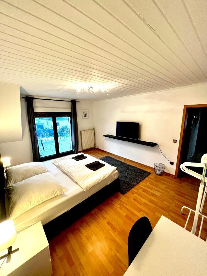 Praktisches Zimmer Im Grossen Haus Mit Garten Дюссельдорф Экстерьер фото
