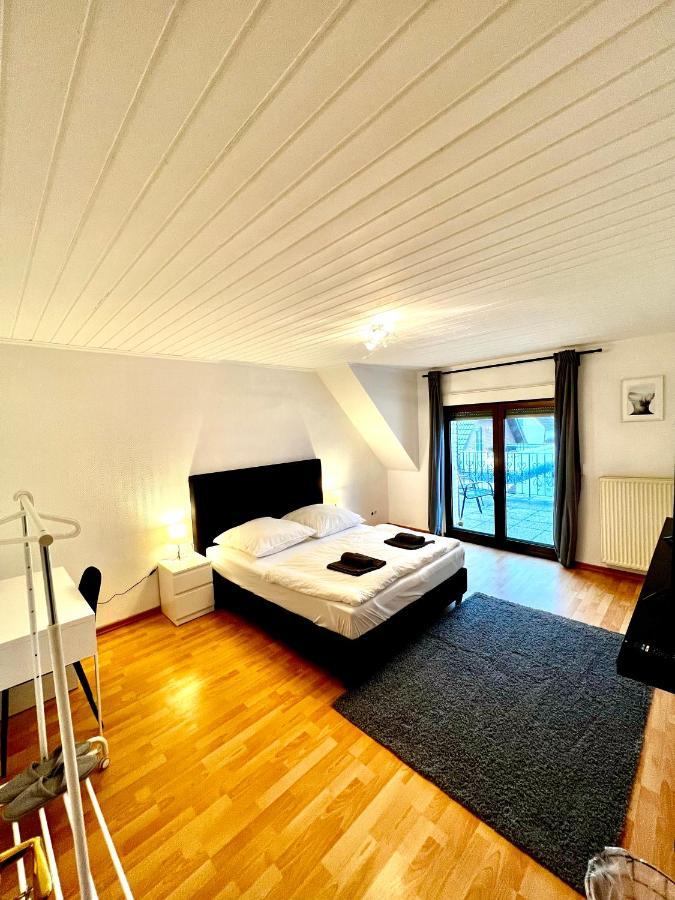 Praktisches Zimmer Im Grossen Haus Mit Garten Дюссельдорф Экстерьер фото